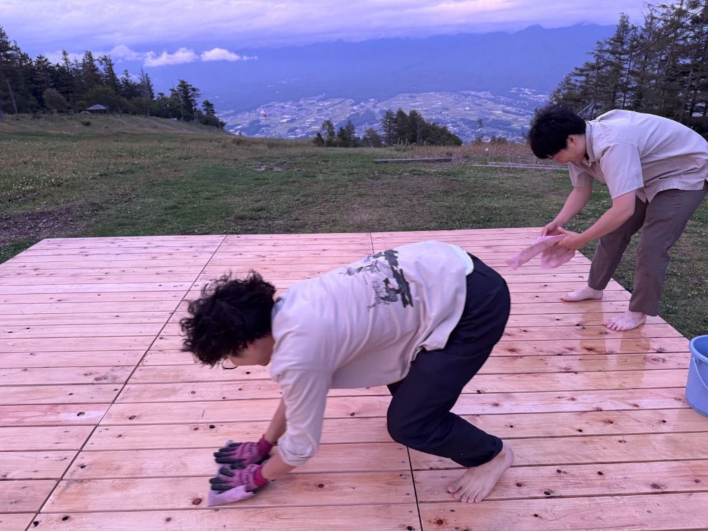 ステージを拭き上げる
